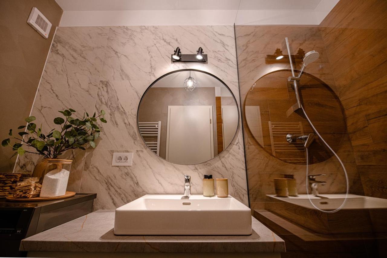 Ara Apart Hotel Brasov Bagian luar foto