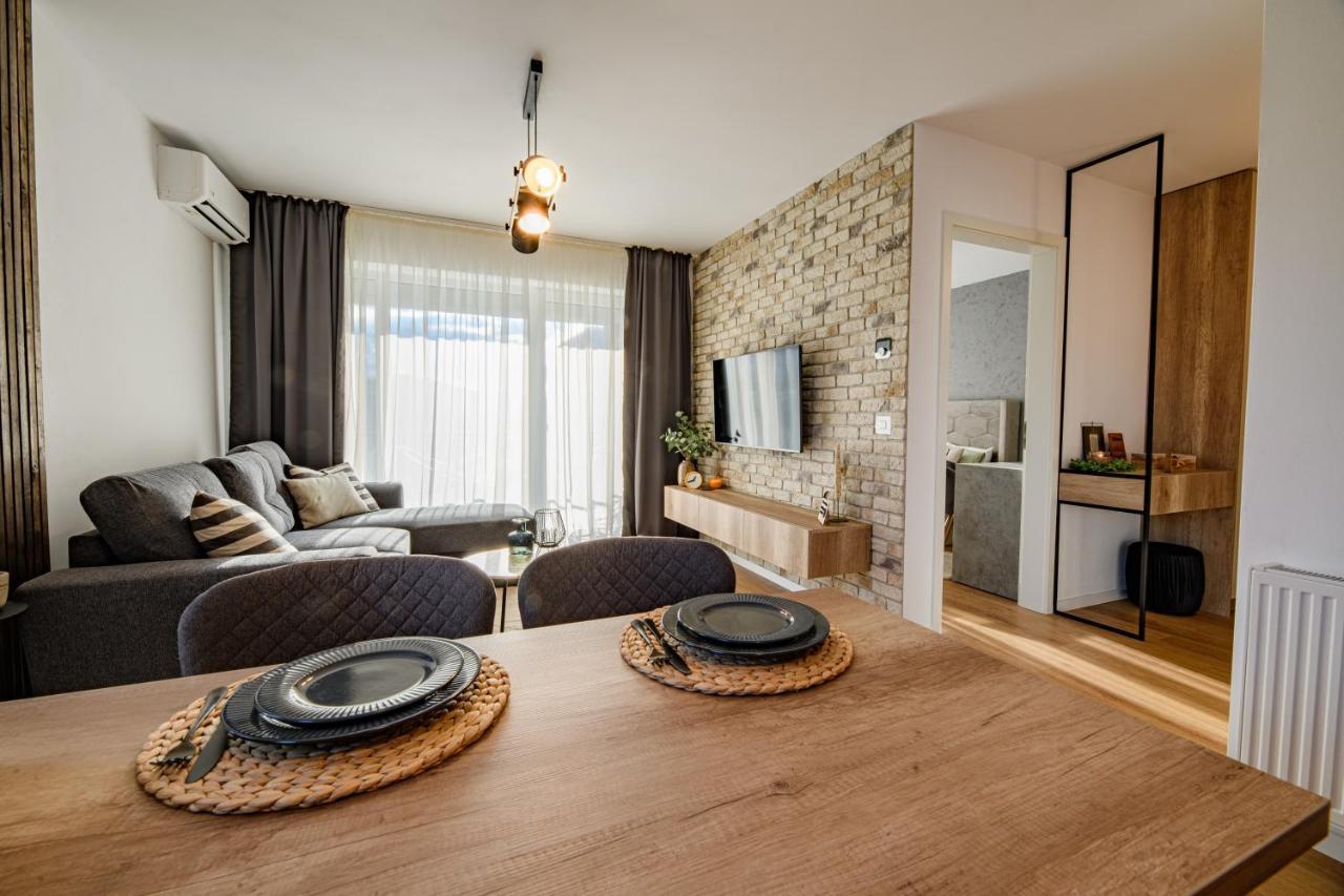 Ara Apart Hotel Brasov Bagian luar foto