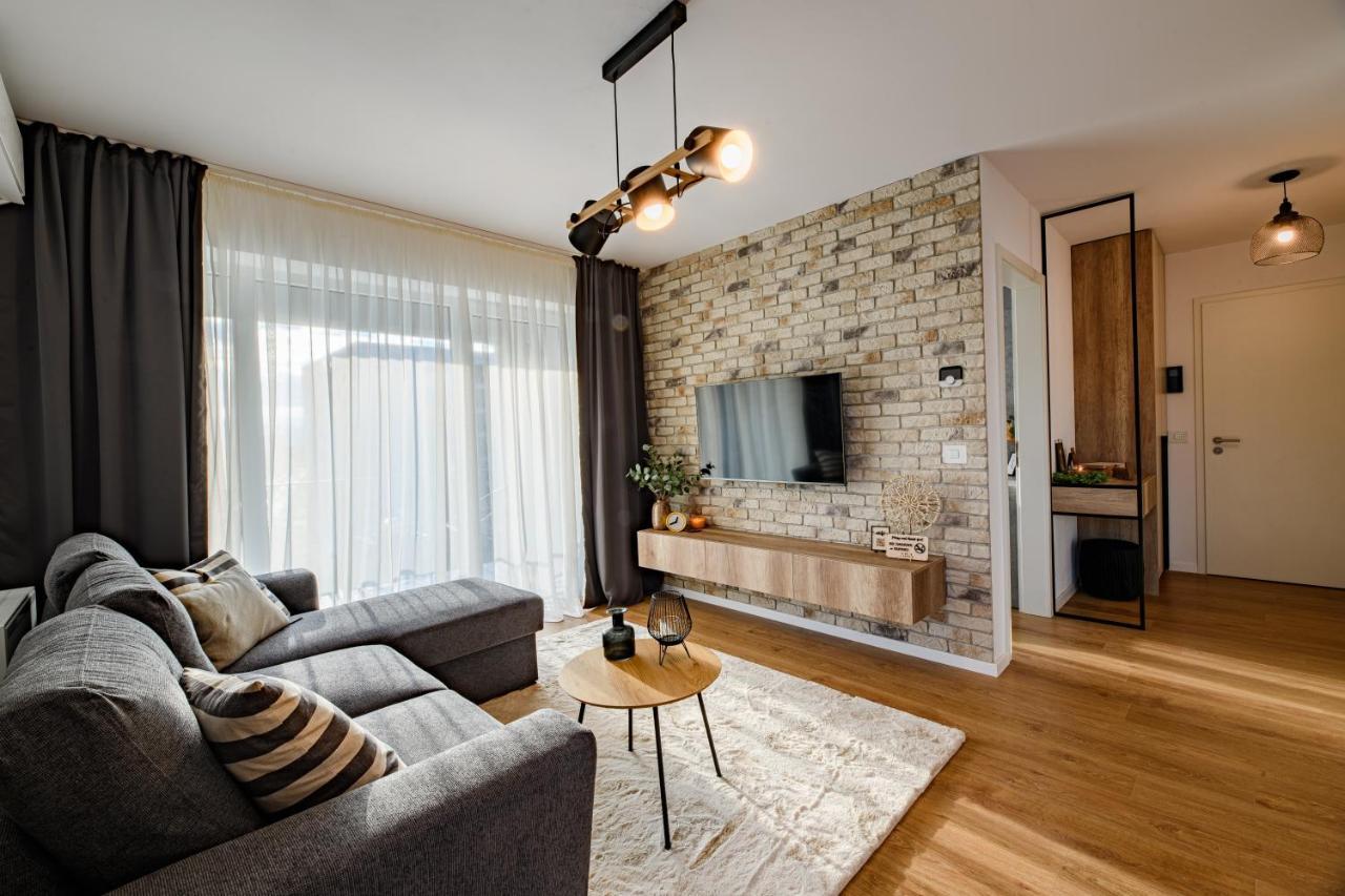 Ara Apart Hotel Brasov Bagian luar foto